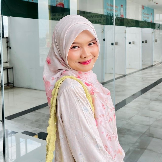 Zahra Amalia — Public Speaking Instructor