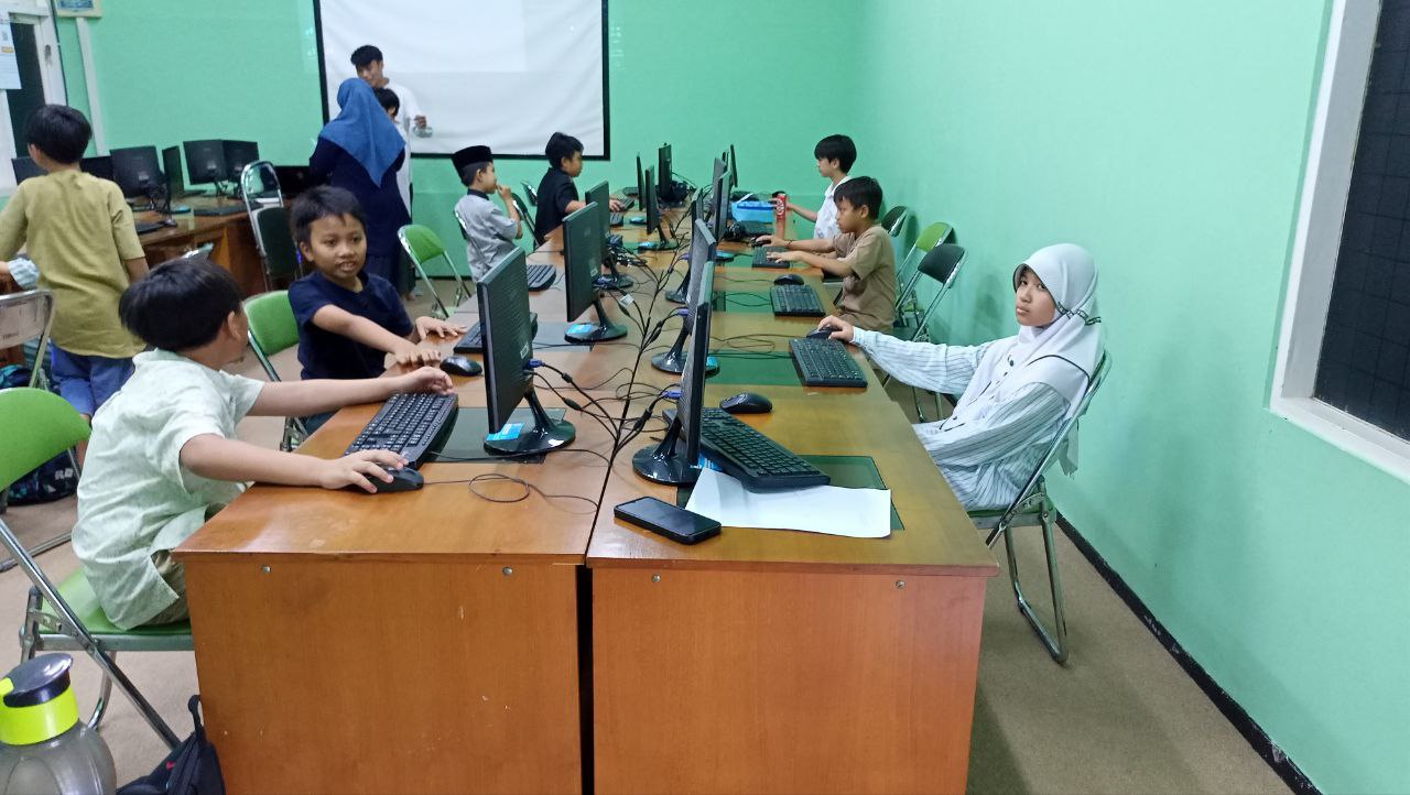 Suasana kelas coding Totolab Bandung